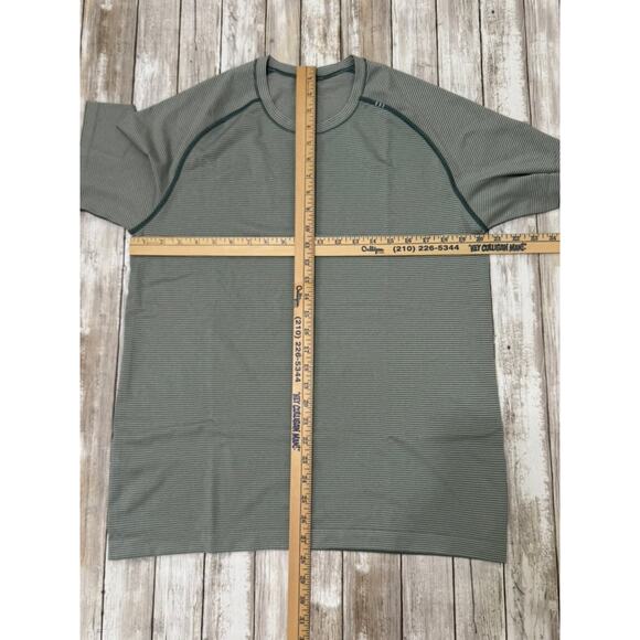 Lululemon Men's Short Sleeve Tech Shirt Size L Green - Picture 4 of 7
